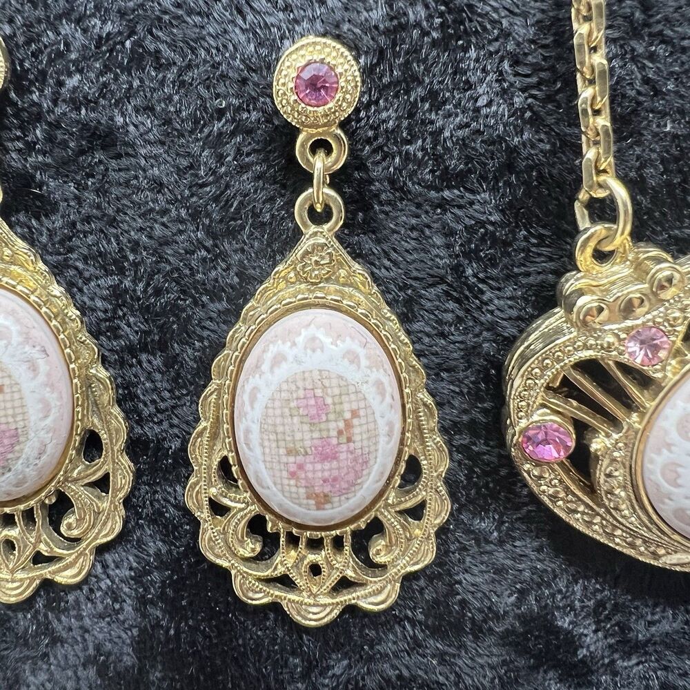 Vintage 1928 Necklace And Earrings Set Long Gold Rose cameo Locket Pierced Rare - Picture 3 of 15